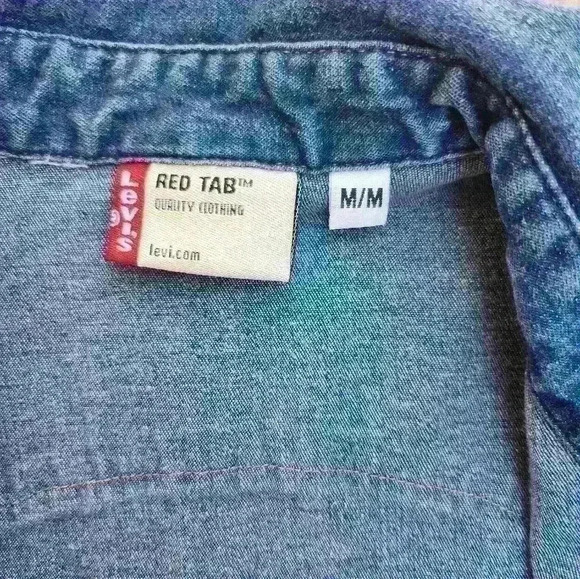 LEVI'S DENIM SHIRT SIZE MED - Picture 4 of 7